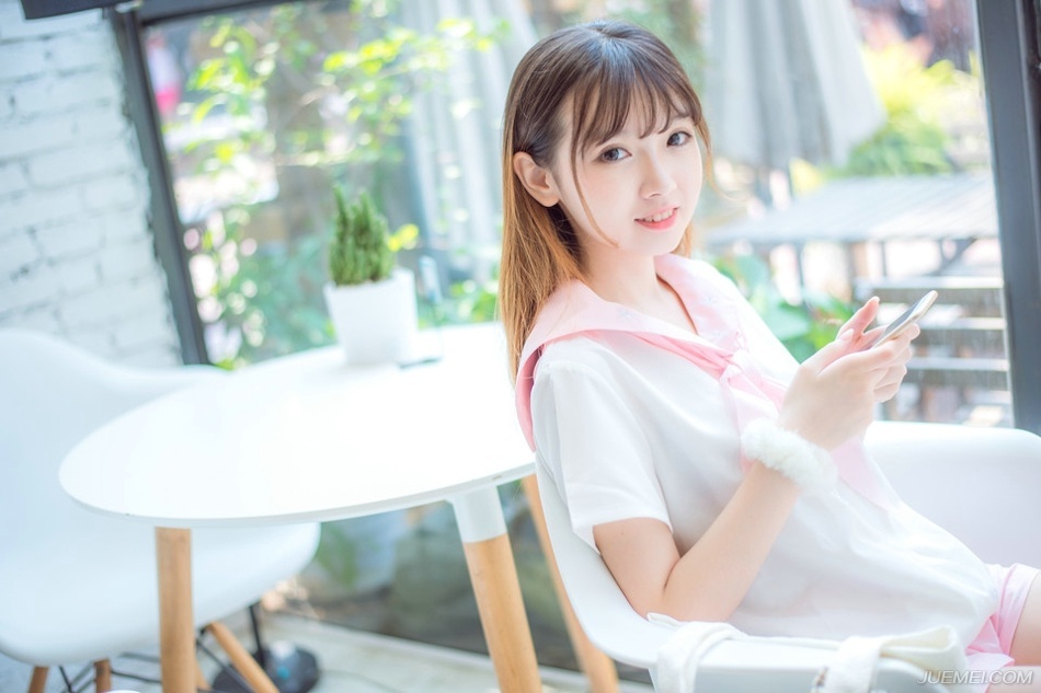 世界上没有谁会对谁真心。也只有骗子才是真心。因为他想真心骗你。